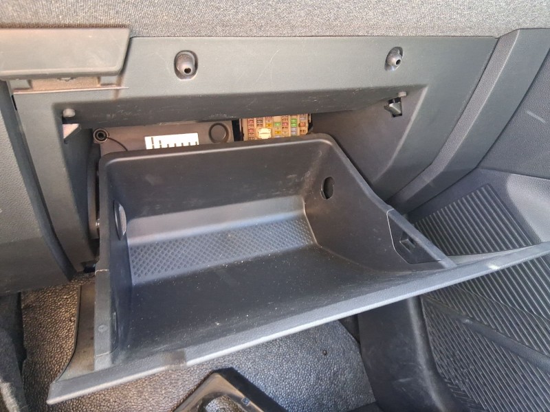 Recambio de guantera para renault megane e-tech suv ev60 referencia OEM IAM 681021097R  