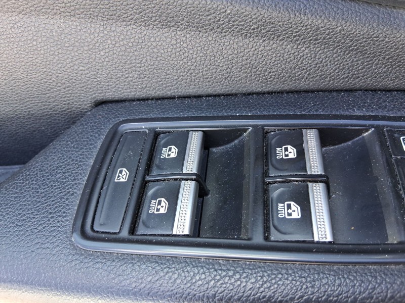 Recambio de mando elevalunas delantero izquierdo para renault megane e-tech suv ev60 referencia OEM IAM 254105717R  