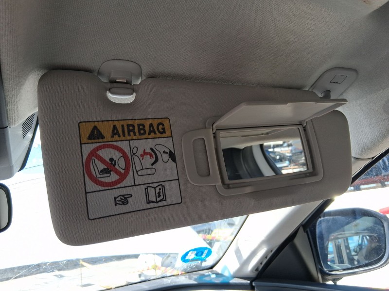 Recambio de parasol derecho para renault megane e-tech suv ev60 referencia OEM IAM 964001360R  