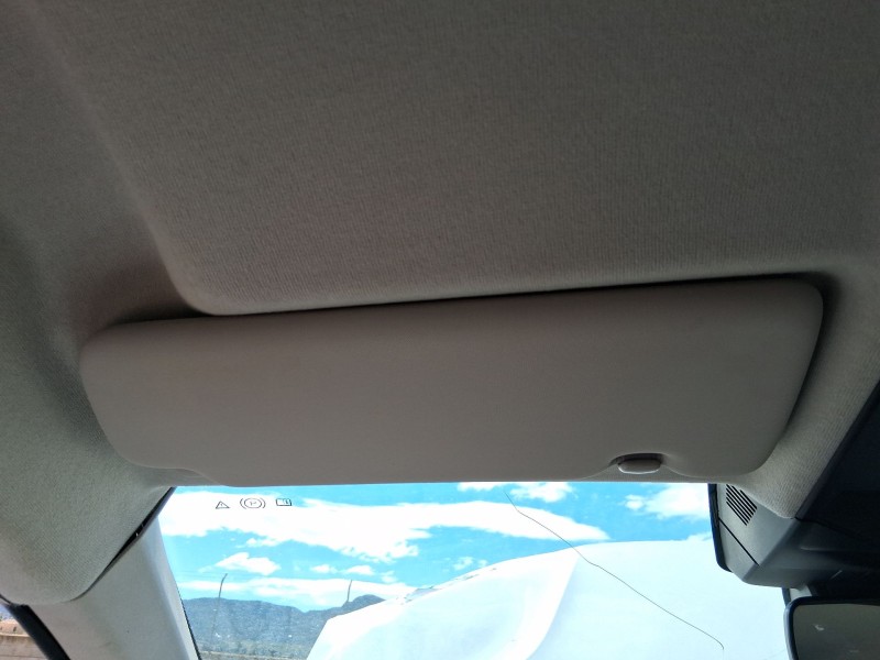 Recambio de parasol izquierdo para renault megane e-tech suv ev60 referencia OEM IAM 964011680R  