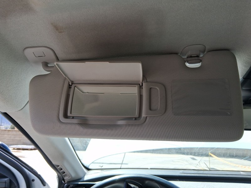 Recambio de parasol izquierdo para renault megane e-tech suv ev60 referencia OEM IAM 964011680R  