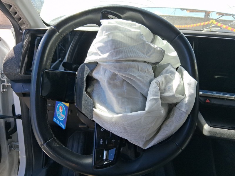 Recambio de volante para renault megane e-tech suv ev60 referencia OEM IAM 484008094R  