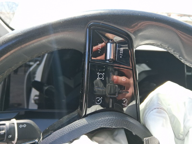 Recambio de volante para renault megane e-tech suv ev60 referencia OEM IAM 484008094R  