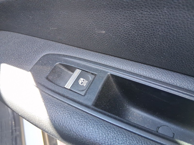Recambio de mando elevalunas trasero derecho para renault megane e-tech suv ev60 referencia OEM IAM 254201060R  