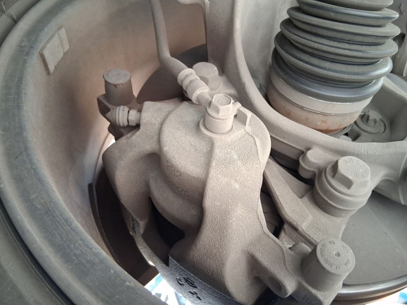 Recambio de pinza freno delantera derecha para renault megane e-tech suv ev60 referencia OEM IAM 410013029R  