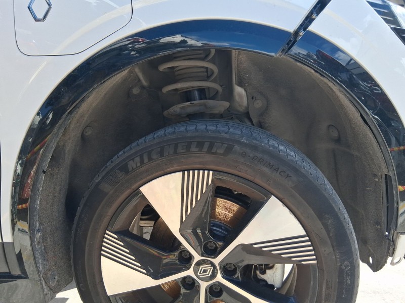 Recambio de plastico pase rueda del. dch. para renault megane e-tech suv ev60 referencia OEM IAM 638445855R 638427795R 