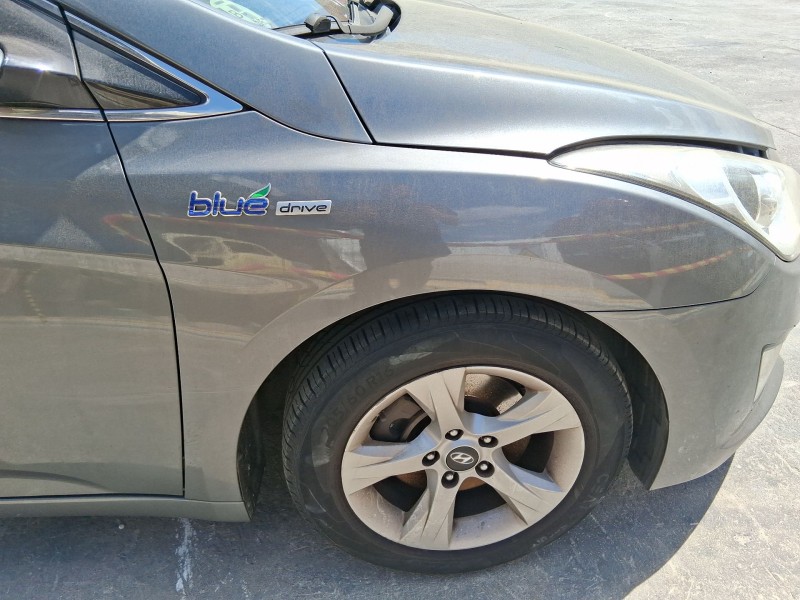 Recambio de aleta delantera derecha para hyundai i40 i (vf) 1.7 crdi referencia OEM IAM 663213Z000  