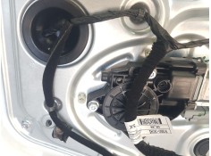 ELEVALUNAS TRASERO DERECHO 834811K010 