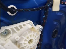 ELEVALUNAS DELANTERO DERECHO 5JA837462A 