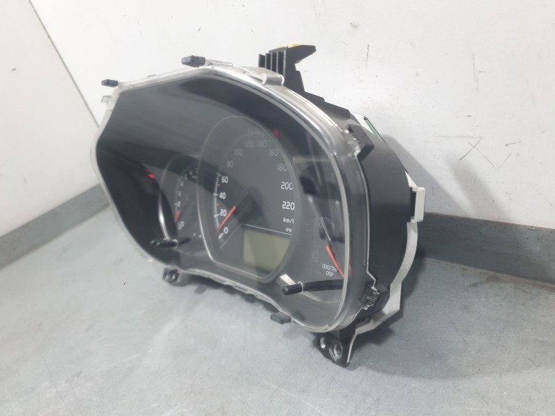Recambio de cuadro instrumentos para toyota yaris active referencia OEM IAM 838000U300  