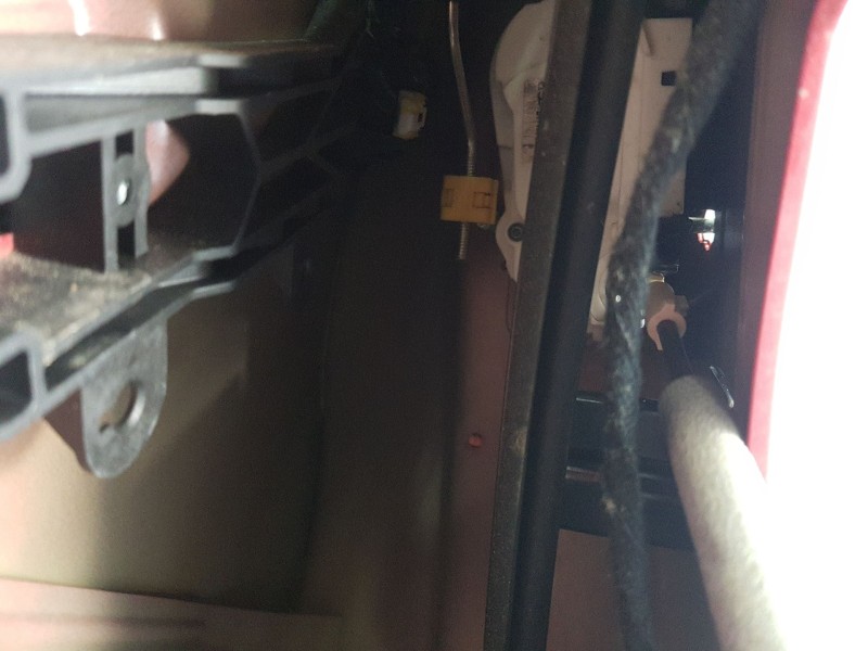 Recambio de cerradura puerta trasera derecha para mg zs suv (azs1) 1.5 vti referencia OEM IAM 10640594  