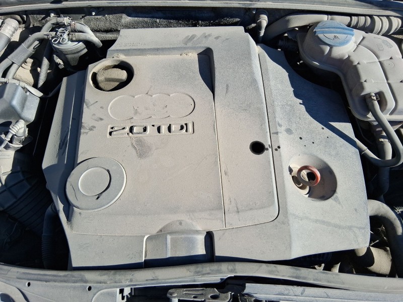 Recambio de tapa motor para audi a4 b7 (8ec) 2.0 tdi 16v referencia OEM IAM 03G103925AS  