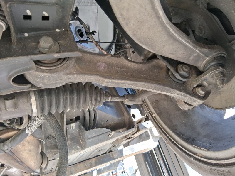 Recambio de brazo suspension inferior delantero izquierdo para jaguar xf i (x250) 2.7 d referencia OEM IAM C2P24862 POSTERIOR 