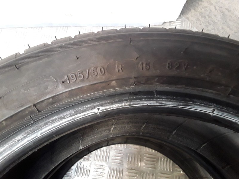 Recambio de neumatico pareja para neumaticos reutilizados - referencia OEM IAM 195501582V MICHELIN 195/50/15/82V