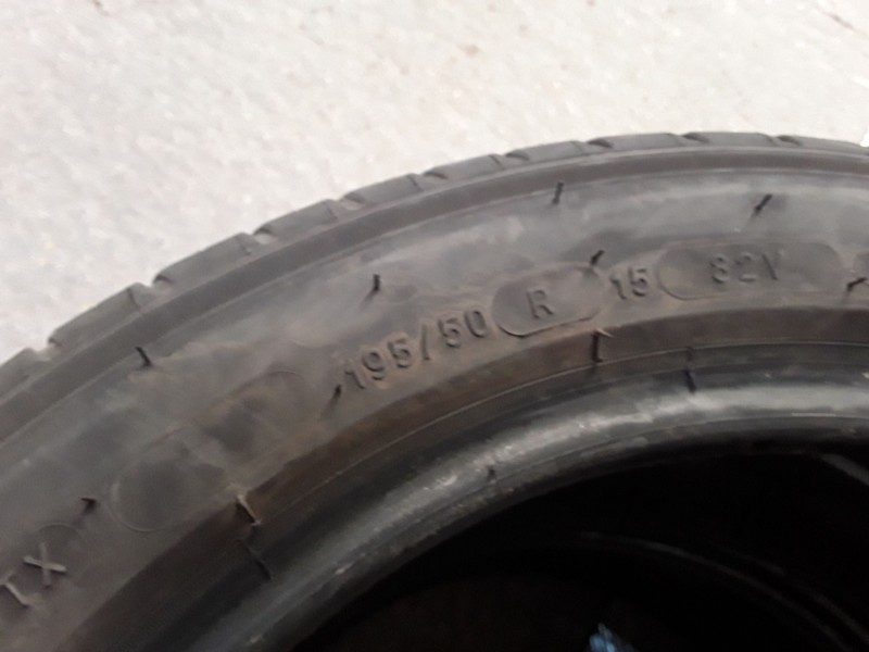 Recambio de neumatico pareja para neumaticos reutilizados - referencia OEM IAM 195501582V MICHELIN 195/50/15/82V