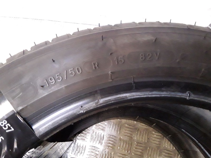 Recambio de neumatico pareja para neumaticos reutilizados - referencia OEM IAM 195501582V MICHELIN 195/50/15/82V