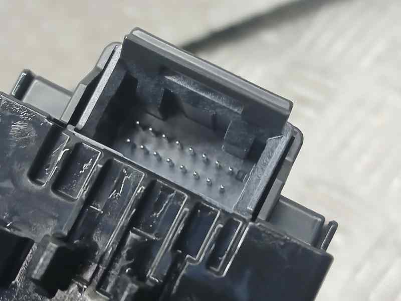 Recambio de mando limpia para toyota rav4 hybrid 4x2 advance referencia OEM IAM 4220017L021  