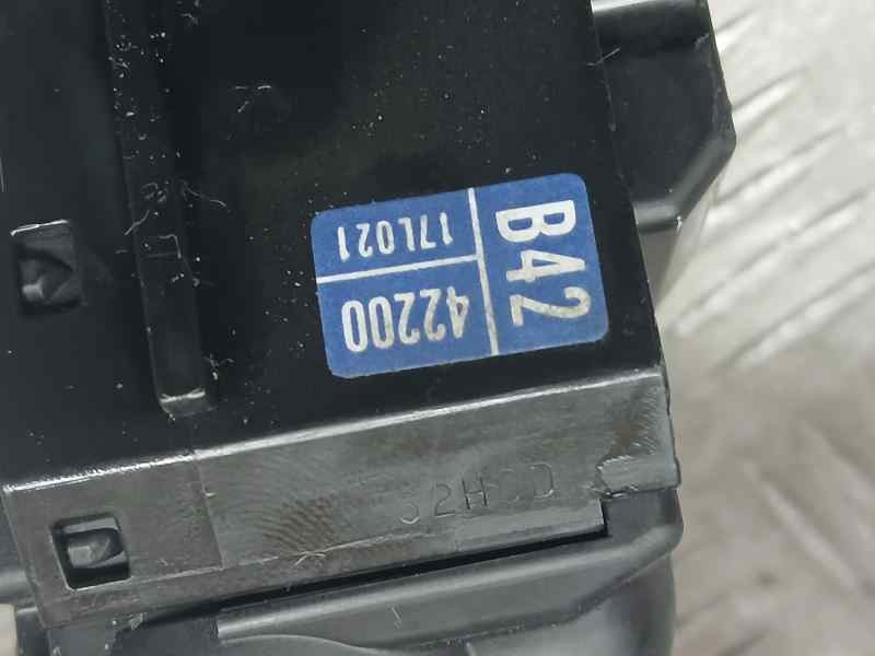 Recambio de mando limpia para toyota rav4 hybrid 4x2 advance referencia OEM IAM 4220017L021  