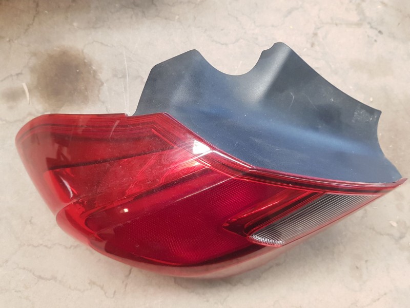 Recambio de piloto trasero izquierdo exterior para opel corsa e (x15) 1.4 (08, 68) referencia OEM IAM 39090650  