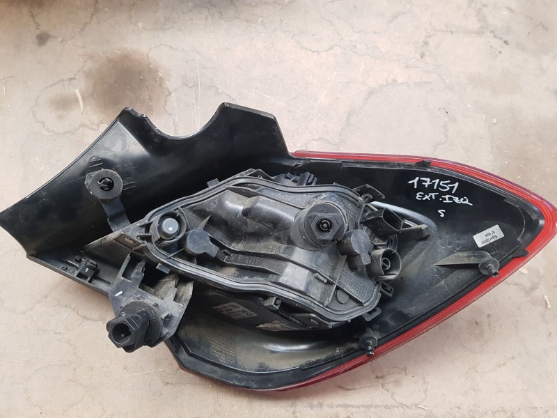 Recambio de piloto trasero izquierdo exterior para opel corsa e (x15) 1.4 (08, 68) referencia OEM IAM 39090650  
