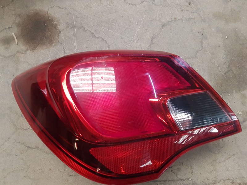 Recambio de piloto trasero izquierdo exterior para opel corsa e (x15) 1.4 (08, 68) referencia OEM IAM 39090650  