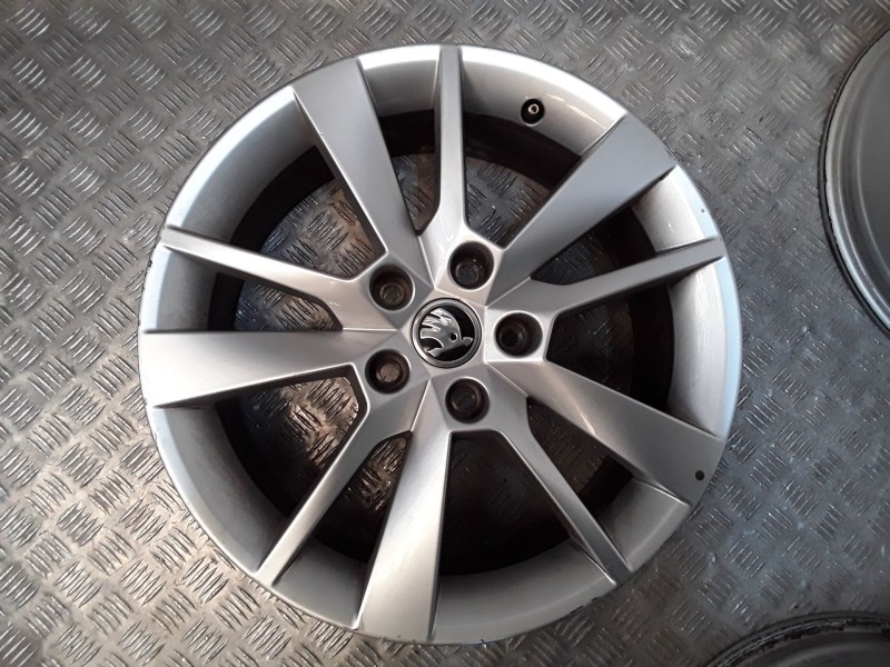 Recambio de juego llantas aluminio para skoda octavia iii (5e3, nl3, nr3) 1.5 tsi referencia OEM IAM 7X17 5 TORN ET49 ROZADAS AL