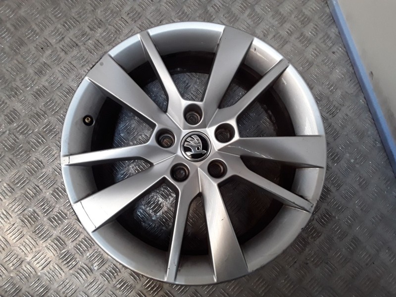 Recambio de juego llantas aluminio para skoda octavia iii (5e3, nl3, nr3) 1.5 tsi referencia OEM IAM 7X17 5 TORN ET49 ROZADAS AL