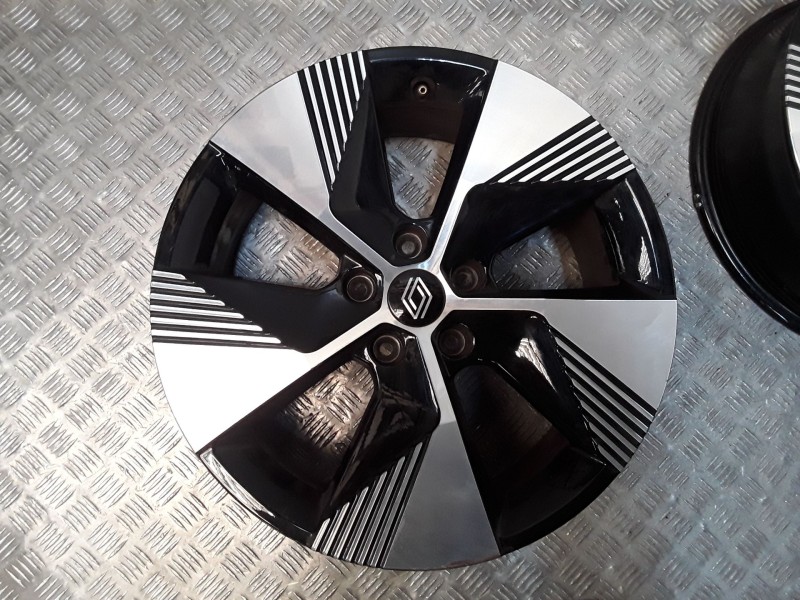 Recambio de juego llantas aluminio para renault megane e-tech suv ev60 referencia OEM IAM 7X18 5 TORN ET34 ROZADAS ALUMINIO
