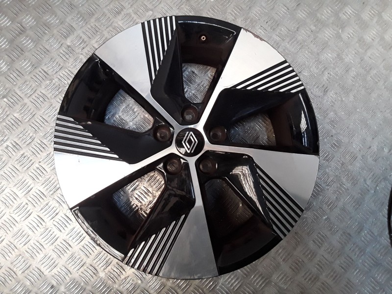 Recambio de juego llantas aluminio para renault megane e-tech suv ev60 referencia OEM IAM 7X18 5 TORN ET34 ROZADAS ALUMINIO