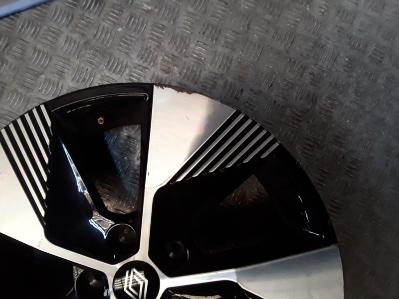 Recambio de juego llantas aluminio para renault megane e-tech suv ev60 referencia OEM IAM 7X18 5 TORN ET34 ROZADAS ALUMINIO