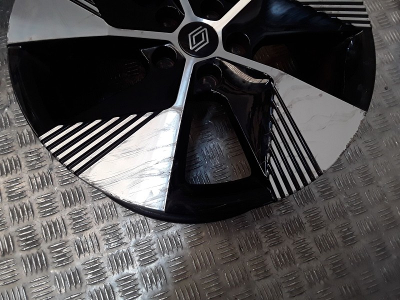 Recambio de juego llantas aluminio para renault megane e-tech suv ev60 referencia OEM IAM 7X18 5 TORN ET34 ROZADAS ALUMINIO