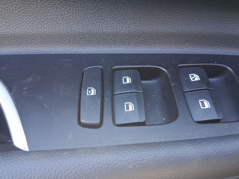 Recambio de mando elevalunas delantero izquierdo para hyundai i20 iii (bc3, bi3) 1.0 t-gdi referencia OEM IAM 93571Q00104X C/MAN