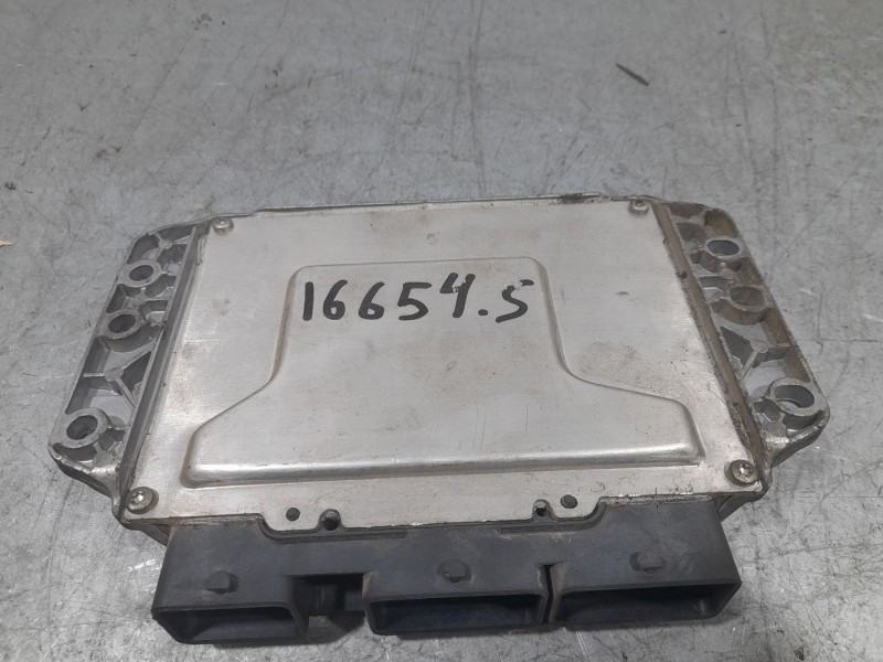 Recambio de centralita motor uce para renault megane ii station wagon (km0/1_) 1.6 16v referencia OEM IAM 8200509516 VALEO 