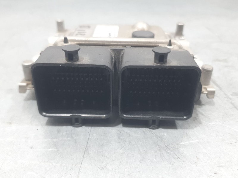 Recambio de centralita motor uce para fiat 500l (351_, 352_) 1.4 (199lyb1b) referencia OEM IAM 55253697 0261S07817 BOSCH