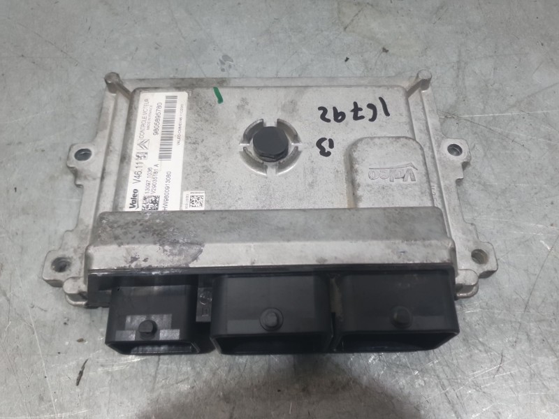 Recambio de centralita motor uce para peugeot 2008 i (cu_) 1.2 vti referencia OEM IAM 9805895780 29035181 VALEO