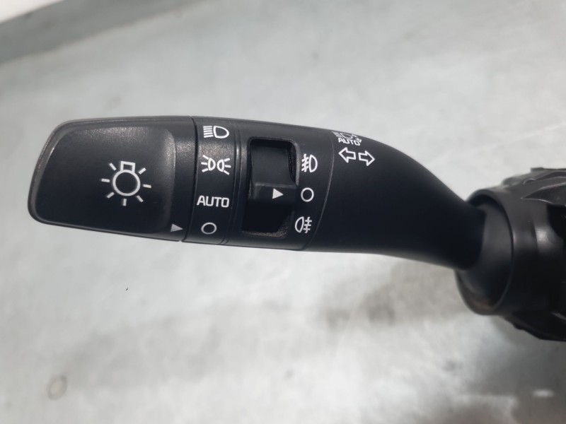 Recambio de mando luces y limpia para kia stonic (yb) 1.0 t-gdi eco-dynamics+ referencia OEM IAM 93404D4962  