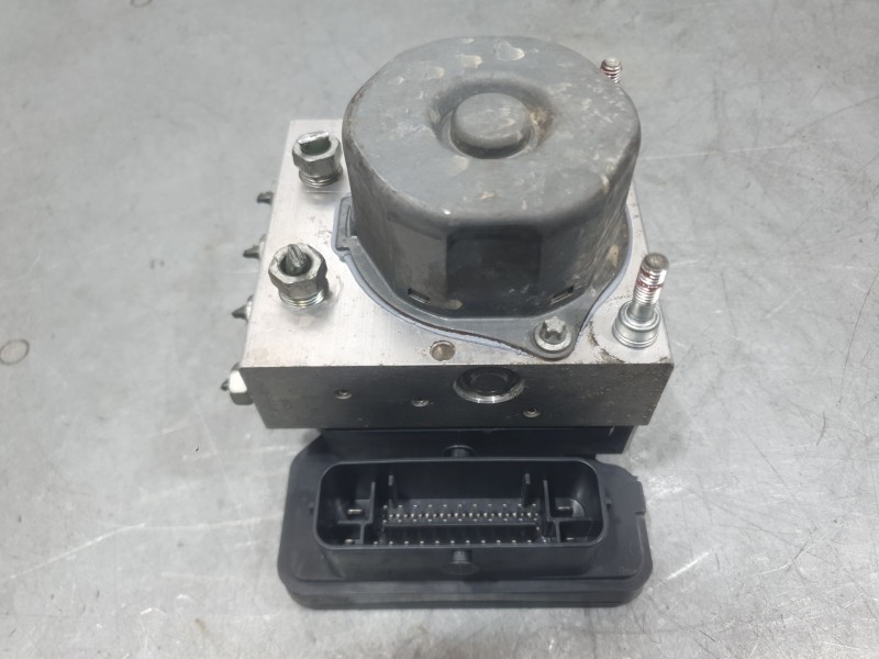 Recambio de abs para toyota auris (_e18_) 1.4 d-4d (nde180_) referencia OEM IAM 4454002380  