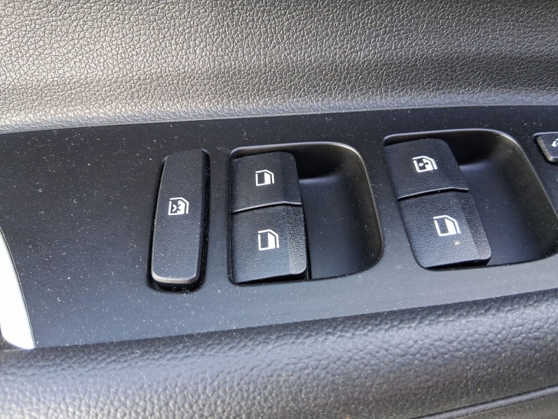 Recambio de mando elevalunas delantero izquierdo para hyundai i20 iii (bc3, bi3) 1.0 t-gdi referencia OEM IAM 93571Q00104X C/MAN