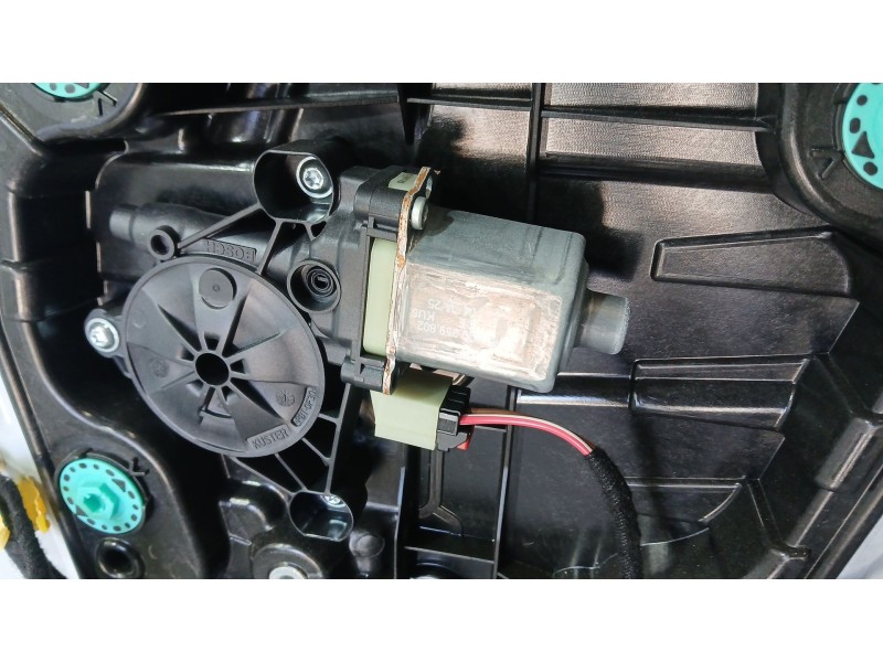 Recambio de elevalunas trasero derecho para skoda octavia iv (nx3, nn3, pv3) 1.5 tsi referencia OEM IAM 5E3839462  