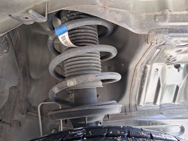 Recambio de amortiguador delantero derecho para mg zs suv (azs1) 1.5 vti referencia OEM IAM 10242085  