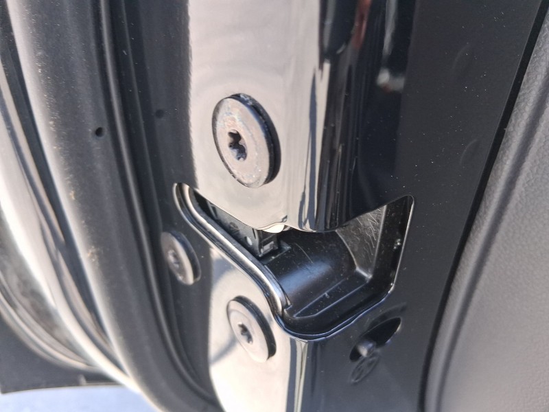 Recambio de cerradura puerta trasera izquierda para mg zs suv (azs1) 1.5 vti referencia OEM IAM 10640593  