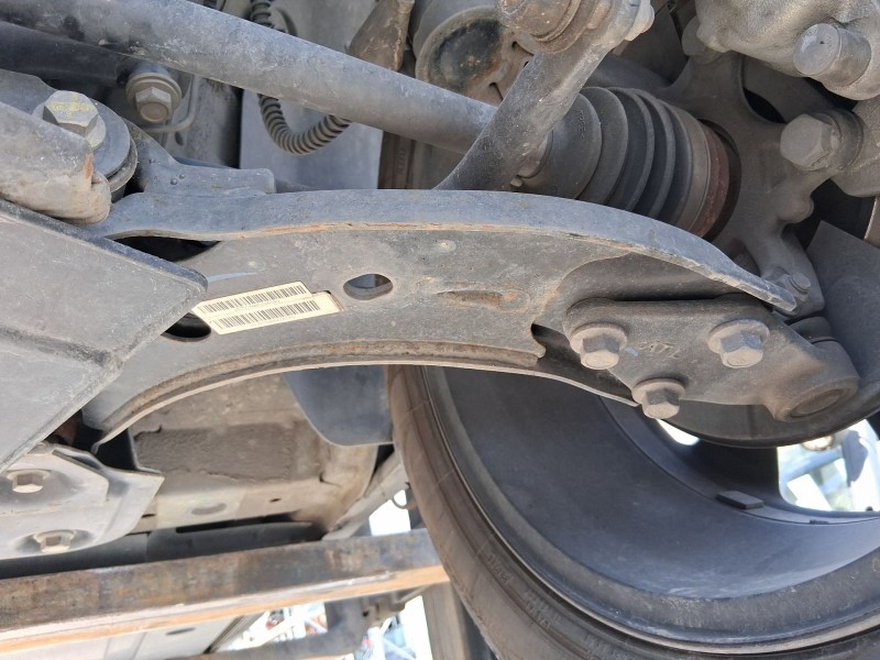 Recambio de brazo suspension inferior delantero izquierdo para mg zs suv (azs1) 1.5 vti referencia OEM IAM 11048892  