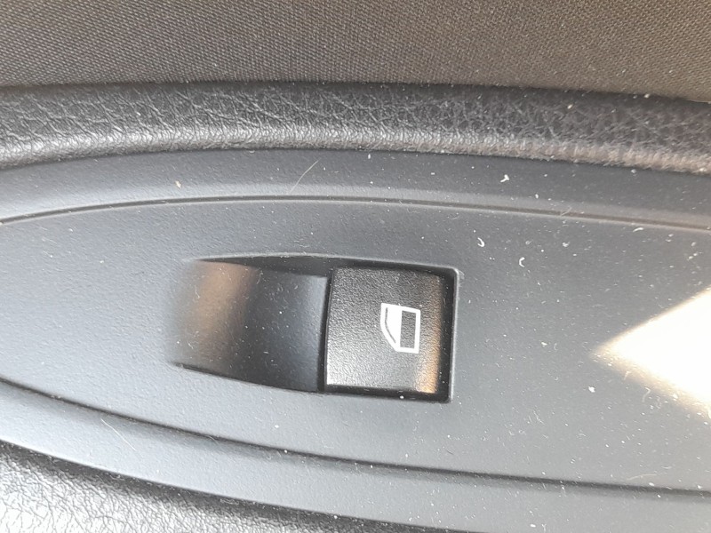 Recambio de mando elevalunas delantero derecho para bmw 1 (f20) 118 i referencia OEM IAM 61319208107  
