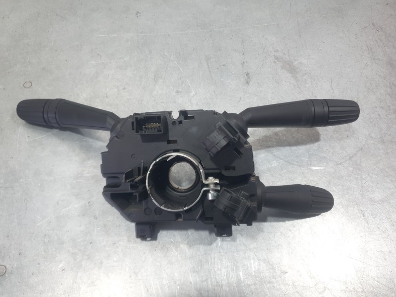 Recambio de mando luces y limpia para fiat 500l (351_, 352_) 1.4 (199lyb1b) referencia OEM IAM 7355582700  