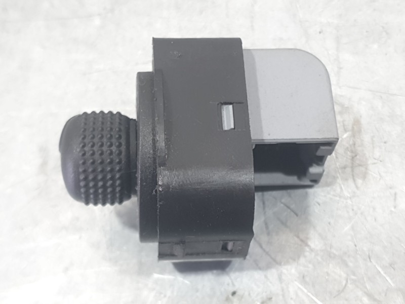 Recambio de mando retrovisor para fiat 500l (351_, 352_) 1.4 (199lyb1b) referencia OEM IAM B569  