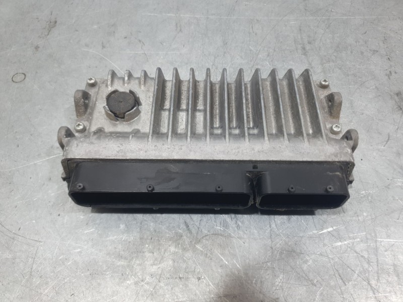 Recambio de centralita motor uce para toyota yaris (_p13_) 1.5 hybrid (nhp130_) referencia OEM IAM 896610U120 2768001650 DENSO