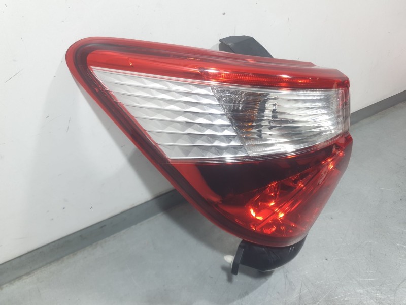 Recambio de piloto trasero izquierdo exterior para toyota yaris (_p13_) 1.5 hybrid (nhp130_) referencia OEM IAM 0D2030D205 0D204