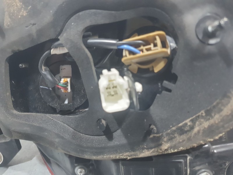 Recambio de piloto trasero izquierdo exterior para toyota yaris (_p13_) 1.5 hybrid (nhp130_) referencia OEM IAM 0D2030D205 0D204