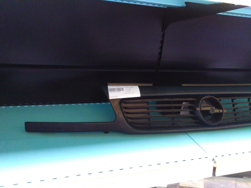 Recambio de rejilla delantera para opel astra f berlina referencia OEM IAM OP0152001 25 EUROS GEIMEX