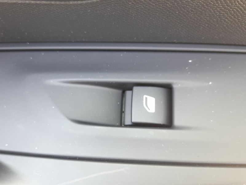 Recambio de mando elevalunas delantero derecho para peugeot 208 ii (ub_, up_, uw_, uj_) 1.2 puretech hybrid 110 edcs6 referencia